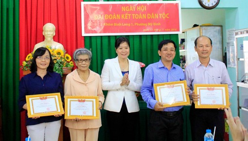 Phường Mỹ Bình khen thưởng nhiều tập thể, cá nhân trong ngày hội Đại đoàn kết toàn dân tộc