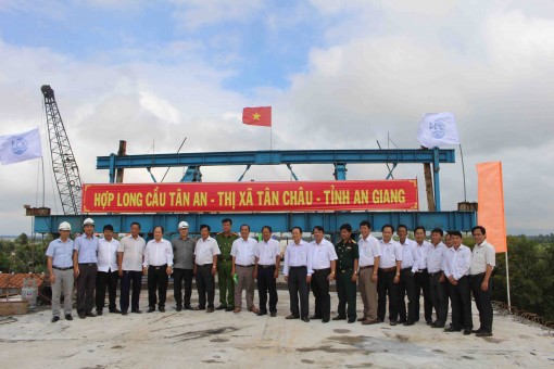 Hợp long cầu Tân An
