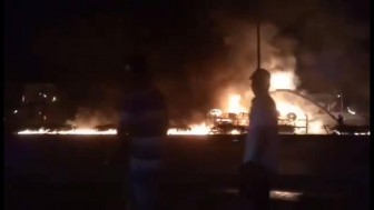 Xe bồn chở xăng cháy kinh hoàng ở Bình Phước: Hiện đã có 6 người chết, 16 căn nhà bị cháy