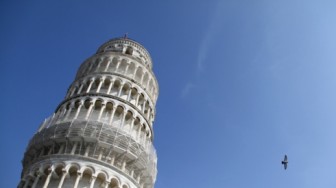 Tháp nghiêng Pisa đang...“ngày càng thẳng“