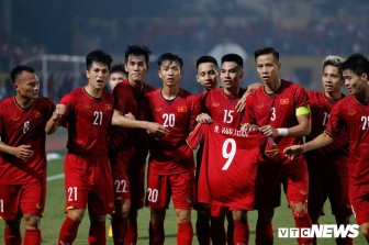 Thắng đậm Campuchia, tuyển Việt Nam vào bán kết AFF Cup với ngôi đầu bảng A