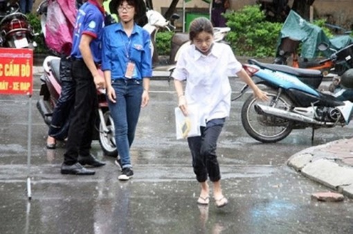 Học sinh TP.HCM nghỉ học từ 12 giờ trưa nay