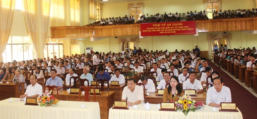 Quán triệt Nghị quyết Trung ương 8 cho cán bộ chủ chốt