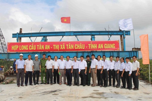 Gấp rút hoàn thành những hạng mục cuối cùng, sớm đưa cầu Tân An đi vào sử dụng