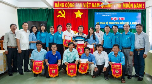 Trao giải Cuộc thi An toàn vệ sinh viên giỏi