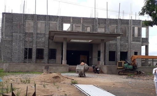 Công trình 'giảm tải' cho Bệnh viện đa khoa Cà Mau vẫn thi công bỏ dở