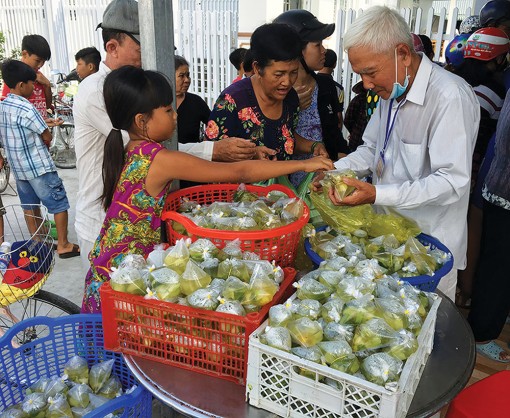 Những suất cơm ý nghĩa