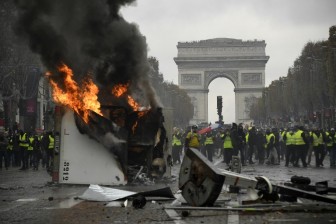 Pháp cấm tất các phương tiện giao thông tại đại lộ Champs-Elysee thứ Bảy này