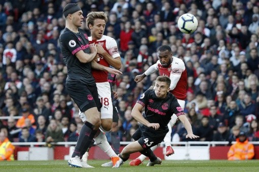 FIFA bắt đầu ngặn tình trạng cầu thủ trẻ trở thành 'món hàng thương mại'
