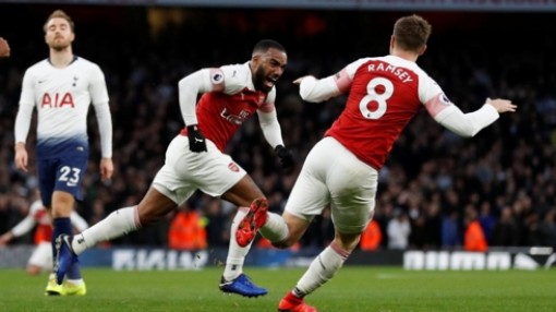 Thắng kịch tính Tottenham, Arsenal vào top 4 Premier League