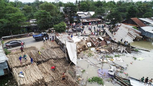 An Giang: Sạt lở làm 3 nhà dân trôi xuống sông