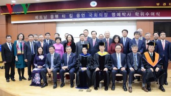 Chủ tịch Quốc hội nhận bằng tiến sĩ danh dự chính trị học của Hàn Quốc