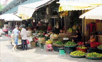 Khởi tố 3 đối tượng trong vụ 'bảo kê' ở chợ Long Biên