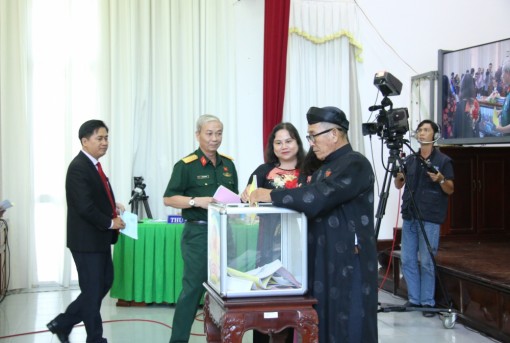 Chủ tịch và Phó Chủ tịch Cần Thơ đạt 100% phiếu tín nhiệm cao