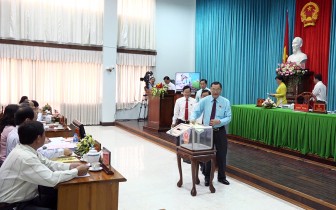 Kỳ họp lần thứ 9 HĐND tỉnh khóa IX, lấy phiếu tín nhiệm 24 chức danh do HĐND tỉnh bầu