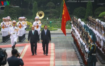 Thủ tướng Nguyễn Xuân Phúc đón Thủ tướng Campuchia Hunsen