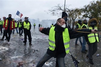 Nhiều nước lo lắng cho an toàn của công dân khi tới Pháp