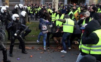 Cảnh sát Bỉ bắt giữ hàng trăm người tham gia biểu tình 'Áo vàng'