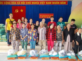 Thoại Sơn chăm lo Tết cho người nghèo