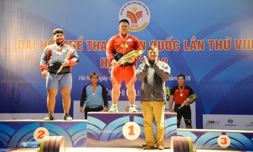 Nguyễn Văn Trọng phá kỷ lục quốc gia môn cử tạ