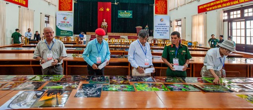 Chấm ảnh Cuộc thi sáng tác ảnh về Lực lượng vũ trang địa phương tỉnh