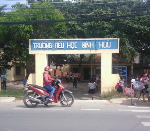 Long An: Phụ huynh xin giảm nhẹ mức phạt cho cô giáo đánh học sinh
