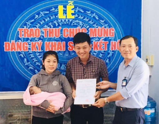 “Thư chúc mừng” và “dân vận chính quyền”