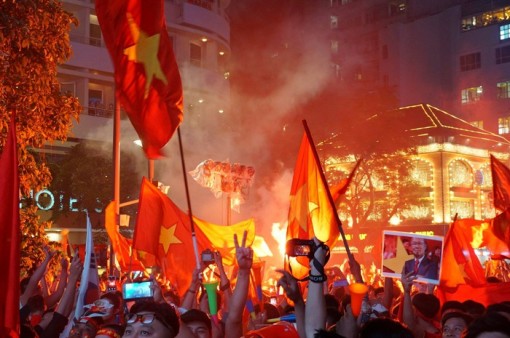 Việt Nam vô địch AFF Cup 2018: Vui sao nước mắt lại trào