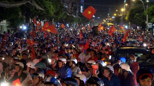 Biển người TP.Long Xuyên mừng đội tuyển Việt Nam vô địch