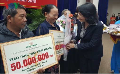 Phó Chủ tịch nước Đặng Thị Ngọc Thịnh tặng 500 nhà tình nghĩa tại miền Trung