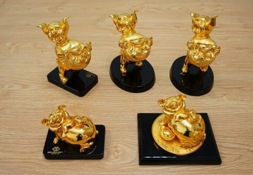 Xuất hiện heo mạ vàng tiền triệu đón Tết Kỷ Hợi 2019