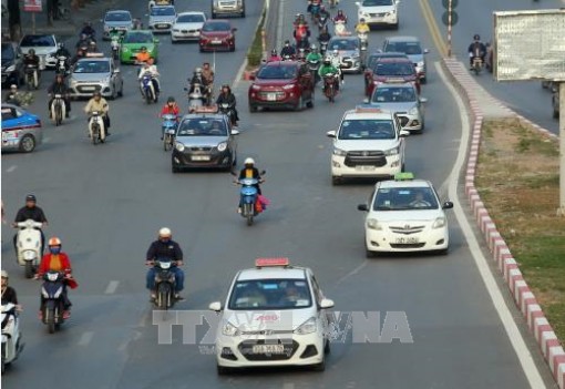 Cước vận tải và hàng tiêu dùng vẫn 'cố thủ' mặc giá xăng dầu giảm mạnh