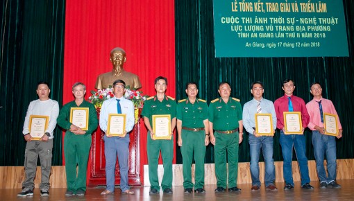 Trao giải Cuộc thi sáng tác ảnh về Lực lượng vũ trang địa phương tỉnh năm 2018