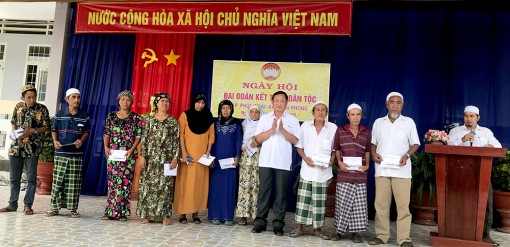 Vận động hơn 34,7 tỷ đồng quỹ "Vì người nghèo", "Cây mùa xuân"