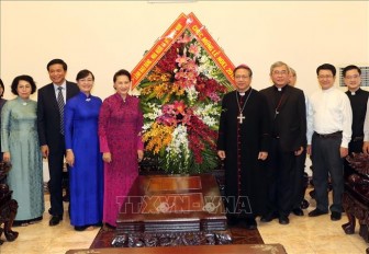 Chủ tịch Quốc hội chúc mừng Giáng sinh tại Tổng Giáo phận TP Hồ Chí Minh
