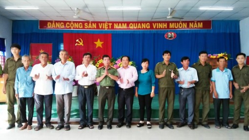 Nông dân tham gia bảo vệ an ninh trật tự