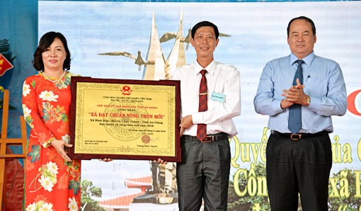 Bình Hòa đón nhận danh hiệu xã đạt chuẩn nông thôn mới