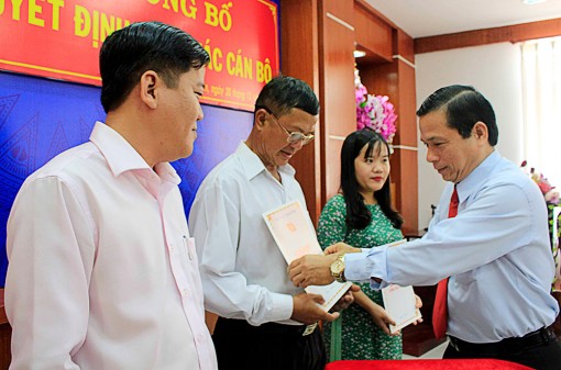 Long Xuyên: Công bố quyết định công tác cán bộ