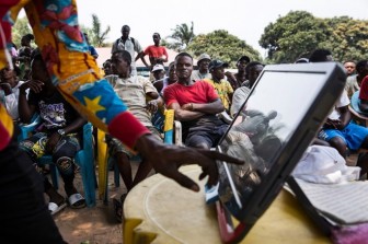 CHDC Congo: Mất liên lạc với máy bay chở tài liệu bầu cử