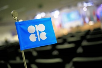 Giá dầu Châu Á tăng nhẹ trước khả năng OPEC giảm mạnh sản lượng