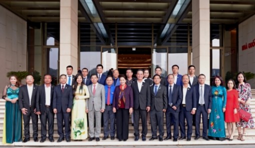 Chủ tịch Quốc hội gặp các doanh nhân trẻ
