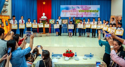 Trao giải Hội thi vẽ tranh dành cho học sinh
