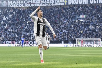 Ronaldo bùng nổ lập cú đúp, Juventus khép lại nửa đầu mùa giải hoàn hảo
