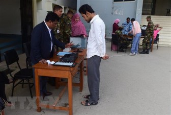 Người dân Bangladesh bắt đầu tham gia cuộc tổng tuyển cử lần thứ 11