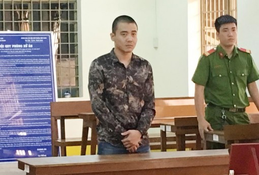 Giận bạn, mua xăng đốt phòng trọ