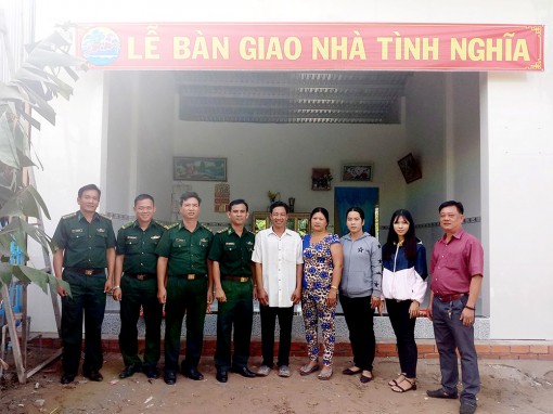 Bộ đội Biên phòng An Giang: Trao nhà Tình nghĩa cho gia đình chính sách