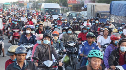 Giao thông khu vực cầu Rạch Miễu hỗn loạn