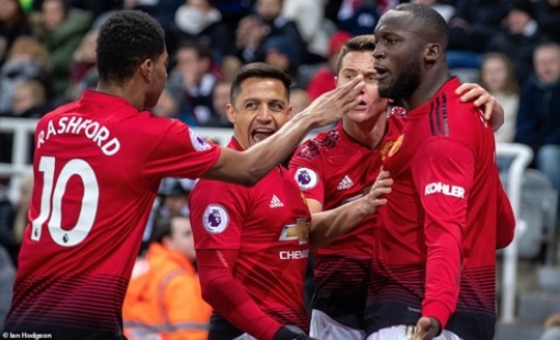 Lukaku và Rashford “bắn hạ” Newcastle, MU rút ngắn khoảng cách với top 4