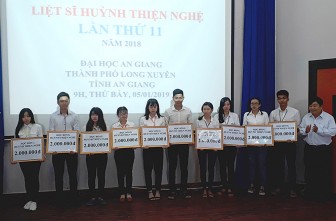 86 học sinh, sinh viên nghèo hiếu học được nhận Học bổng liệt sỹ Huỳnh Thiện Nghệ