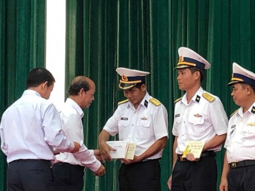 Thăm chúc Tết cán bộ, chiến sĩ và nhân dân vùng biển đảo Tây Nam